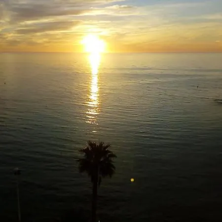 Bright In With Sea View And Shared Pool *