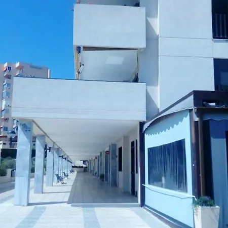 Apartmán Bright In With Sea View And Shared Pool *